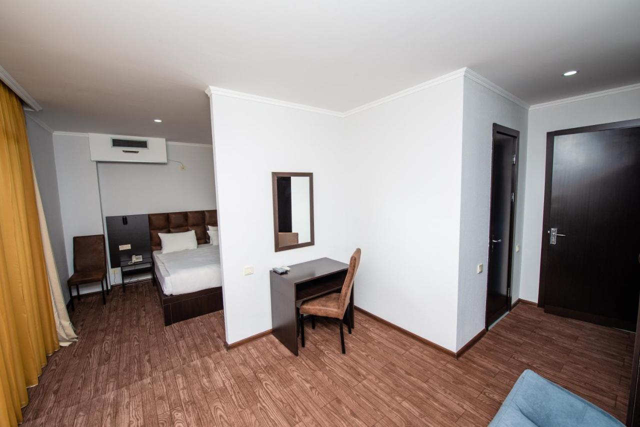 Готель Shine Palace 3*