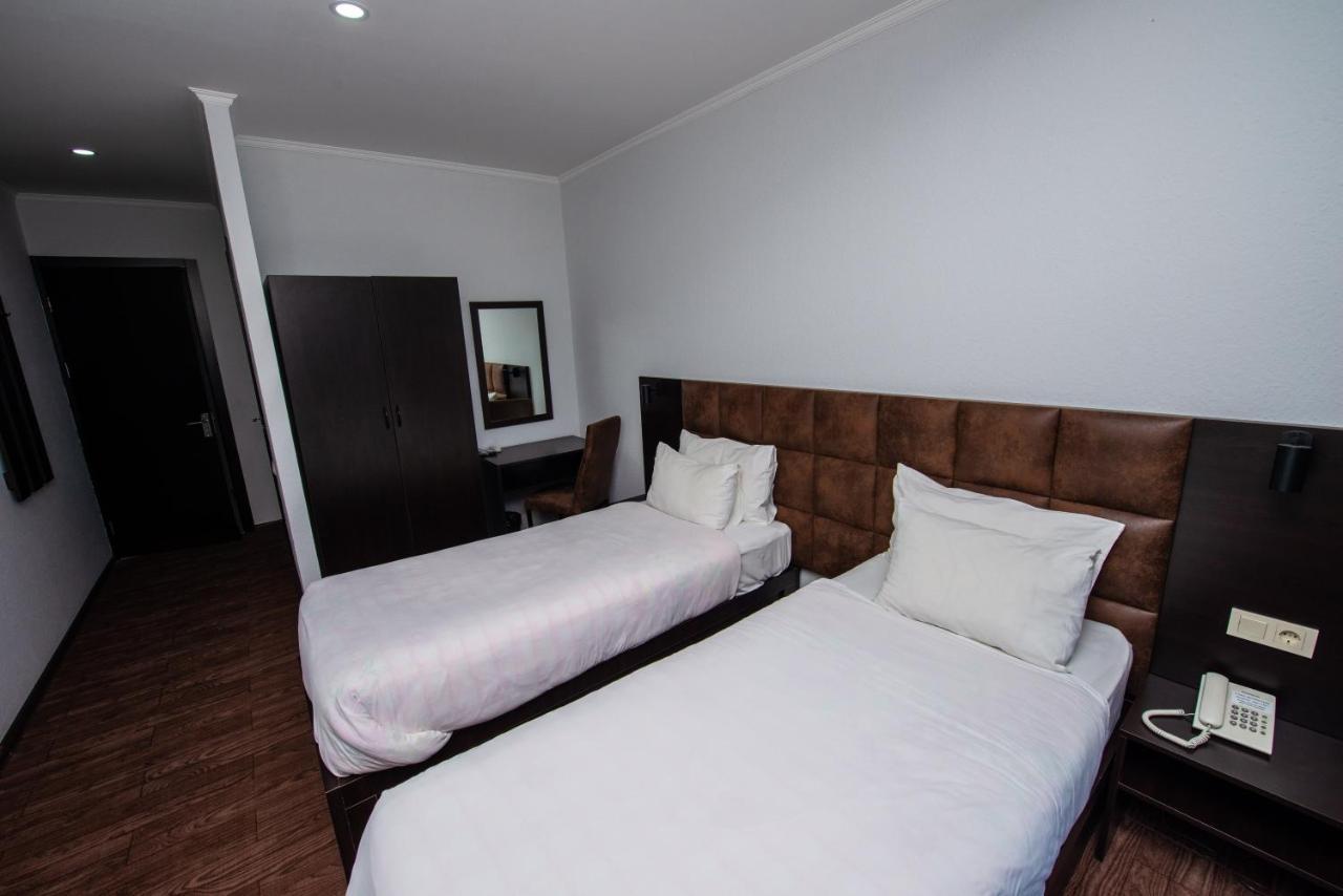 Shine Palace 3* Тбілісі